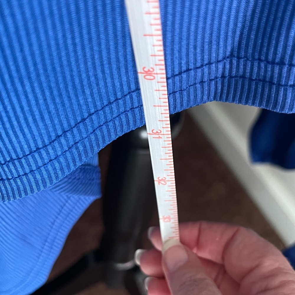 NWT XXL Sz 14 Light weight, long sleeve, cold shoulder, shark bite bottom shirt - Picture 6 of 8